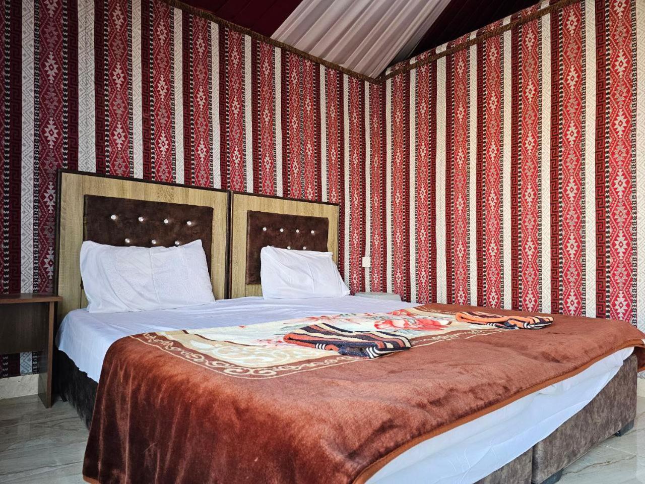 Bed and Breakfast Beduin Star Trail Camp Wadi Rum Zewnętrze zdjęcie