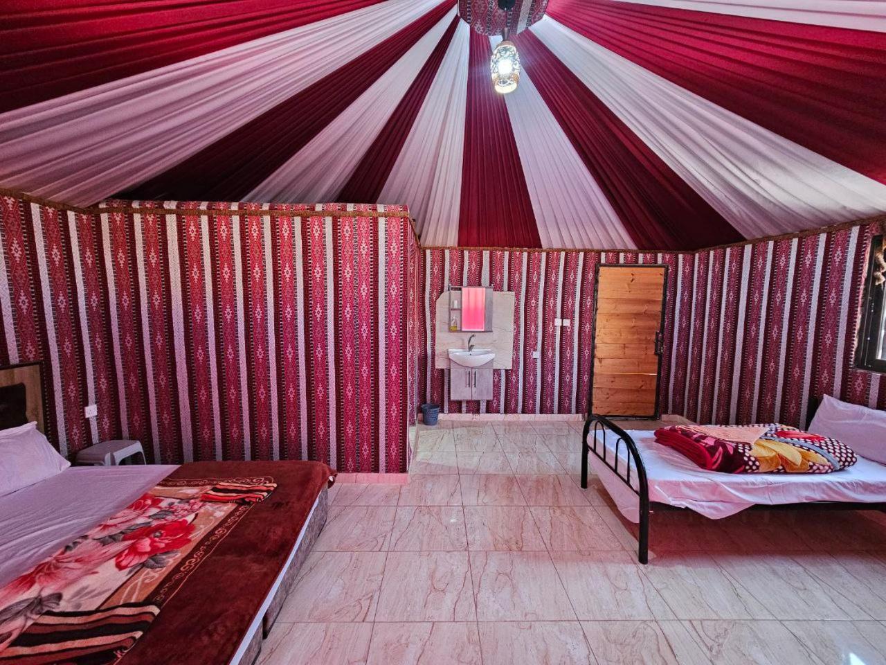 Bed and Breakfast Beduin Star Trail Camp Wadi Rum Zewnętrze zdjęcie