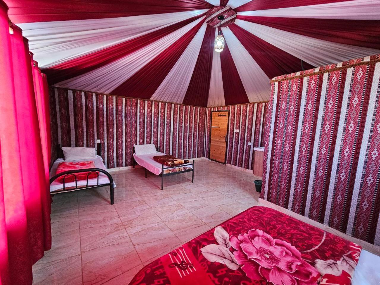 Bed and Breakfast Beduin Star Trail Camp Wadi Rum Zewnętrze zdjęcie