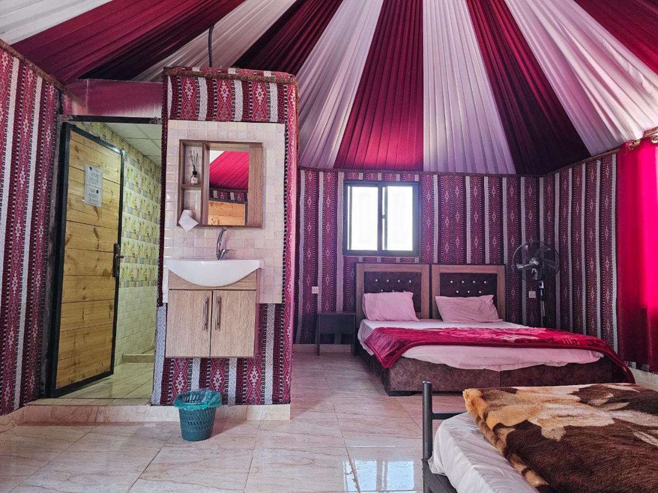 Bed and Breakfast Beduin Star Trail Camp Wadi Rum Zewnętrze zdjęcie