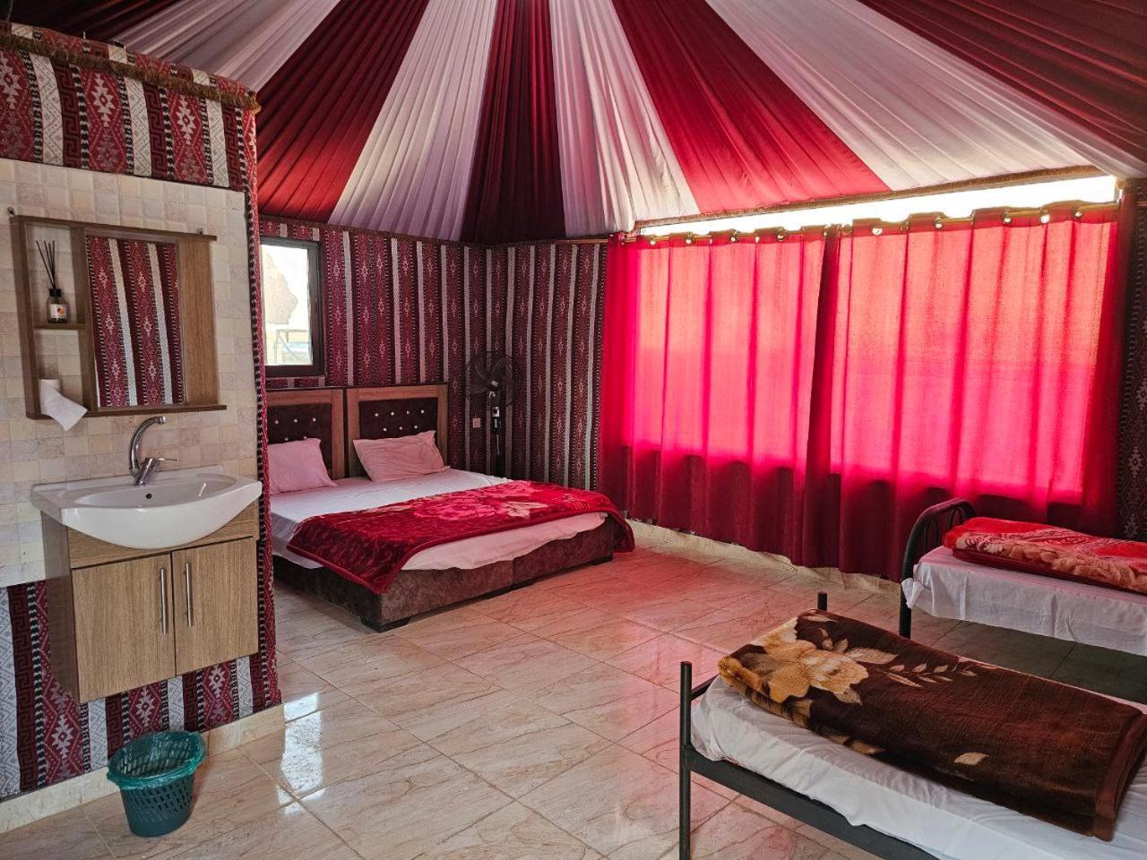 Bed and Breakfast Beduin Star Trail Camp Wadi Rum Zewnętrze zdjęcie