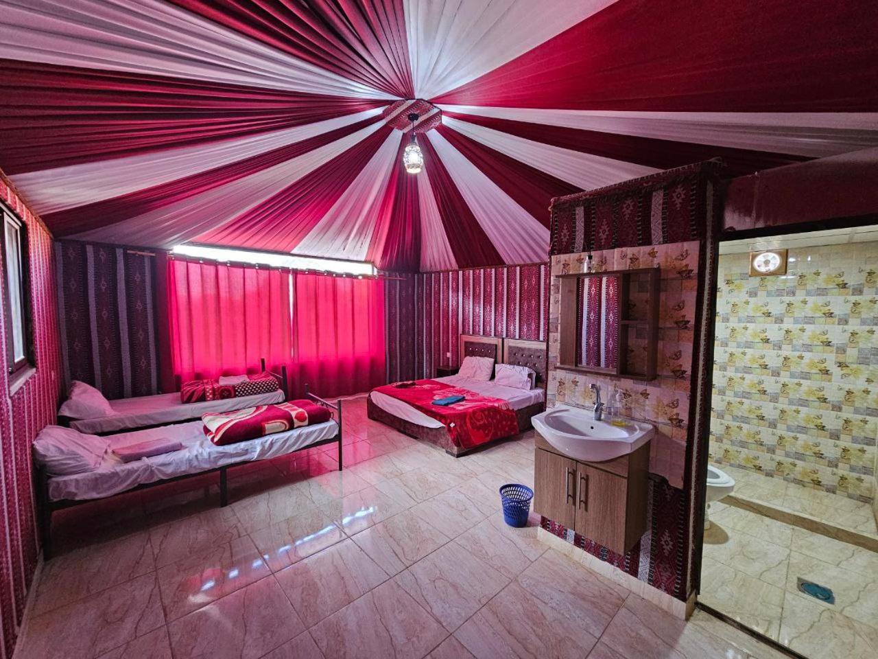Bed and Breakfast Beduin Star Trail Camp Wadi Rum Zewnętrze zdjęcie