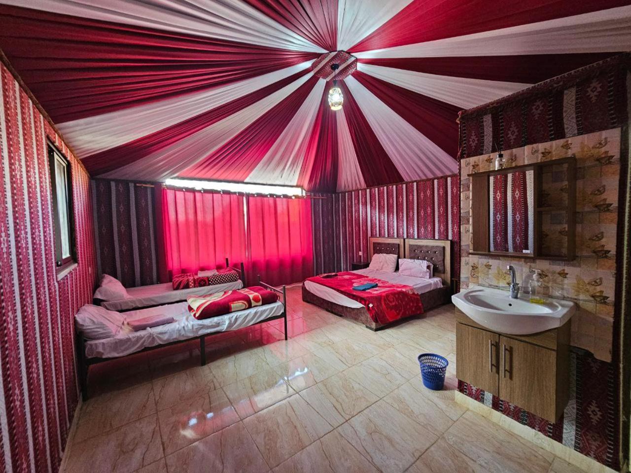 Bed and Breakfast Beduin Star Trail Camp Wadi Rum Zewnętrze zdjęcie