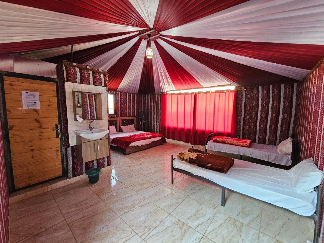 Bed and Breakfast Beduin Star Trail Camp Wadi Rum Zewnętrze zdjęcie